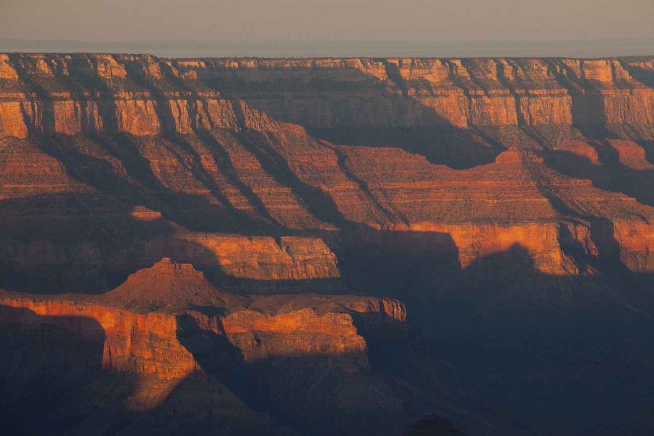 colors of the late afternoon light on the canyon walls of the grand canyon