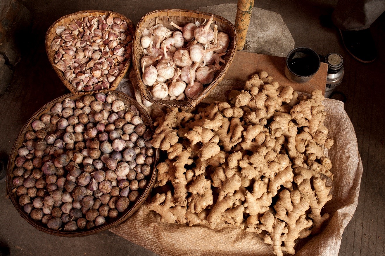 garlic and ginger make an alluring travel photo in a market in china